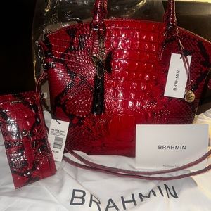 Large Brahmin Duxbury color is Lipstick Ombré Melbourne, credit card holder.